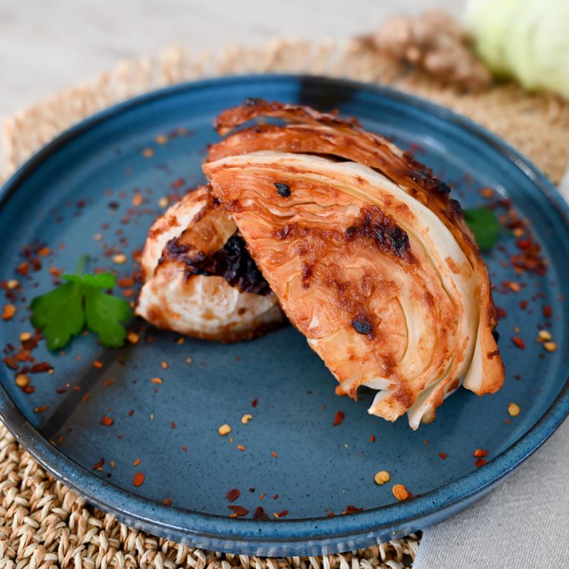 Ofen-Weißkohl mit Miso-Marinade