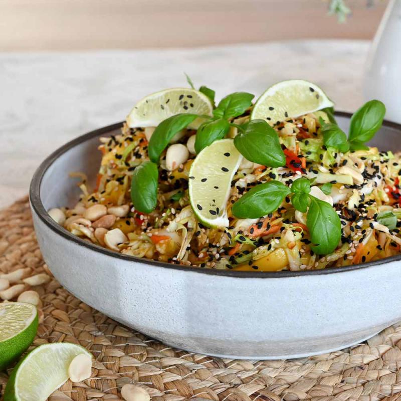 Asiatischer Mango-Krautsalat