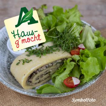 Hausg'mochte Erdäpfelroulade mit Schwammerl-Lauchfülle 